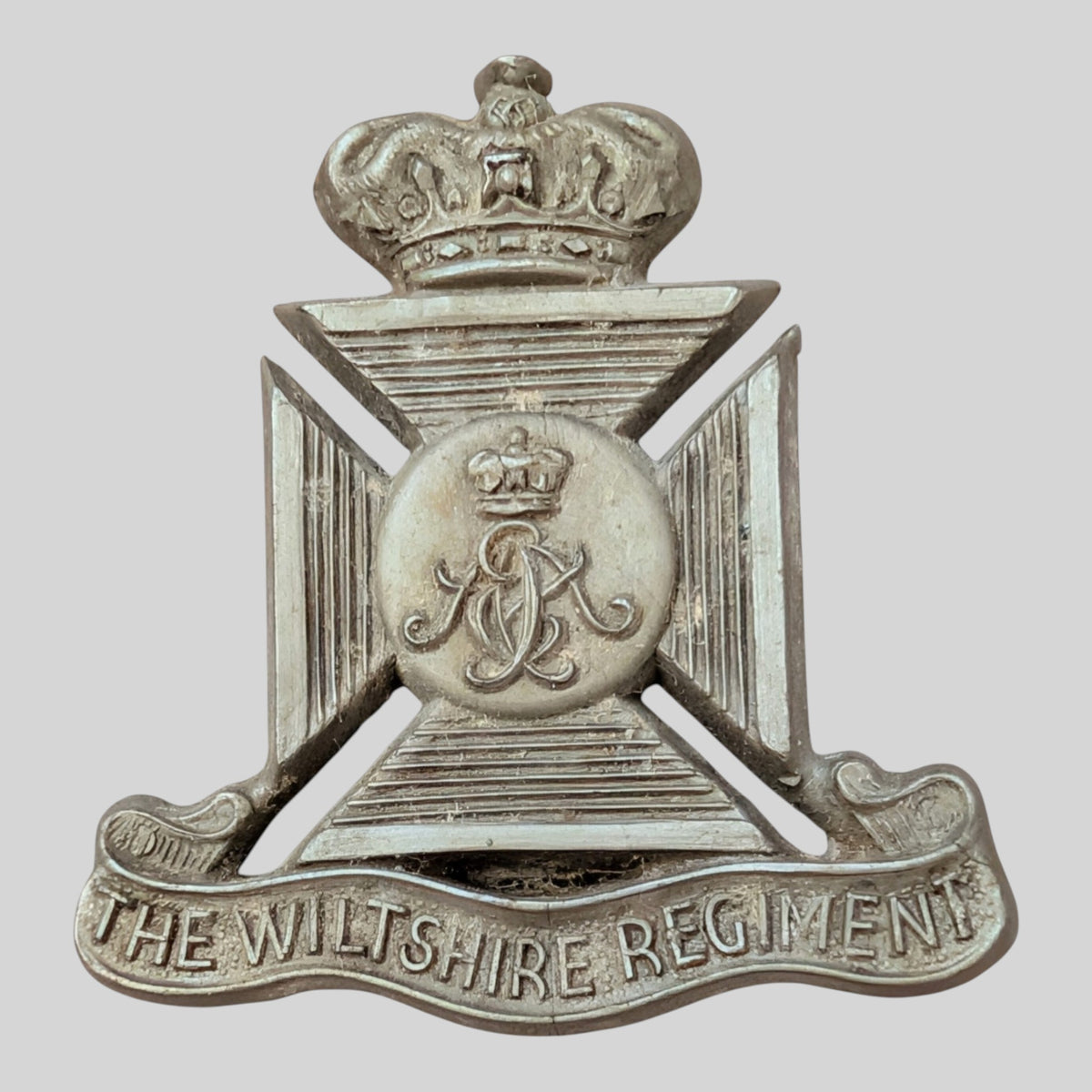 WW2 Plastic Economy Wiltshire Regiment Cap Badge with blades