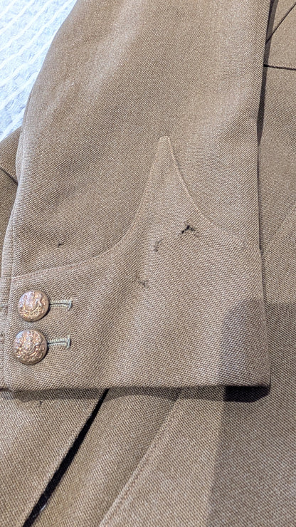 WW2 1942 British  Bedfordshire & Hertfordshire Regt Captain's Jacket