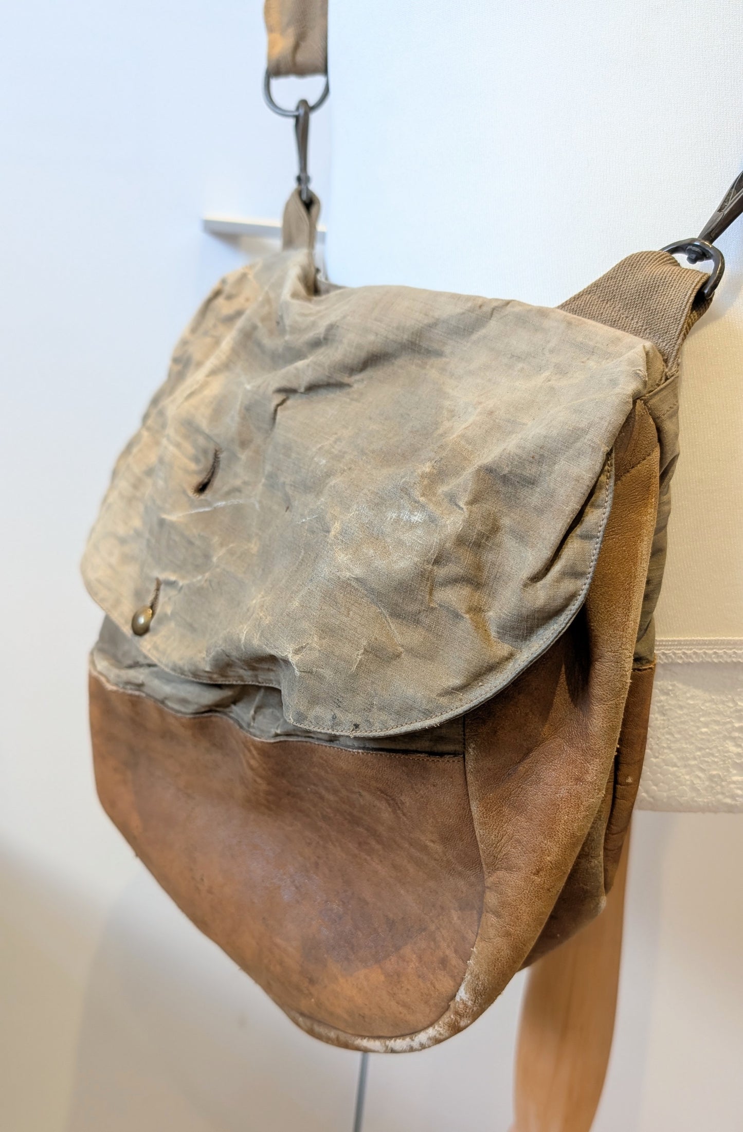 SOLD! WW1 British Army Officers Canvas & Leather Breadbag Haversack with Carry Strap