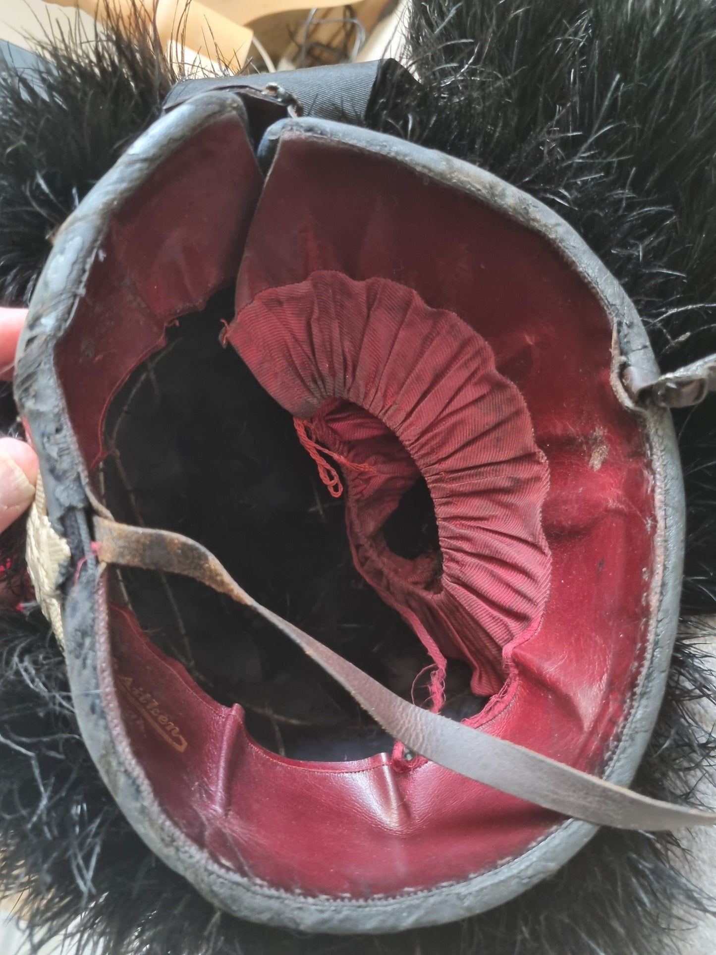 WW2 Black Watch 5 Tail feather bonnet & Tin For Major Malcolm Wolfe-Murray