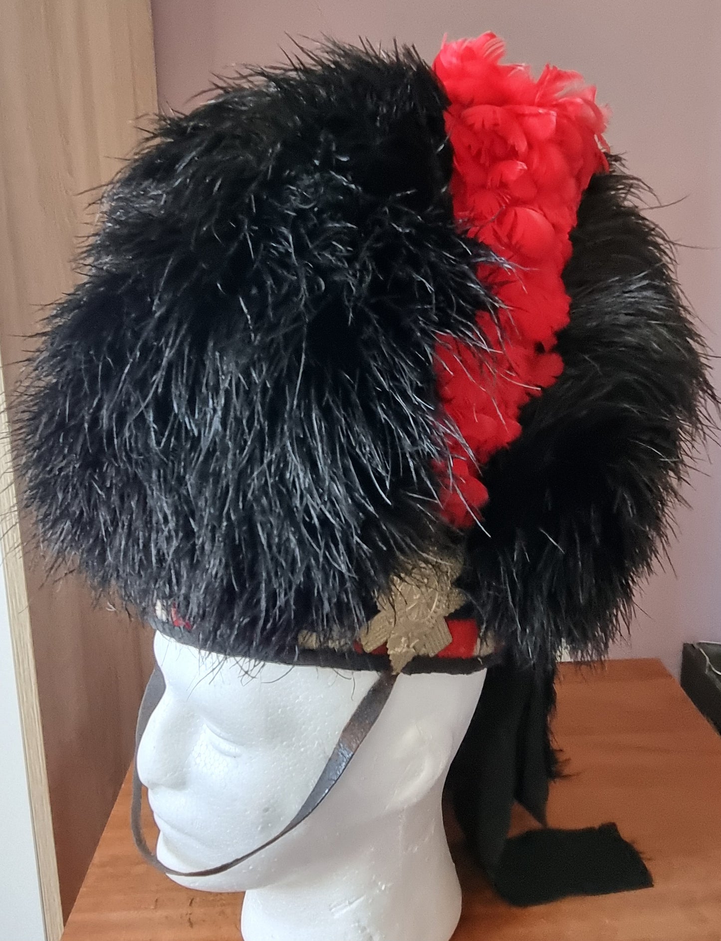 WW2 Black Watch 5 Tail feather bonnet & Tin For Major Malcolm Wolfe-Murray
