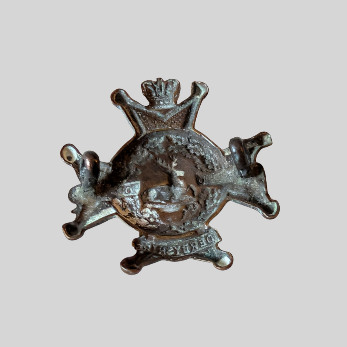 Victorian Sherwood Rangers Derbyshire Regt Gilding Metal Collar Badge