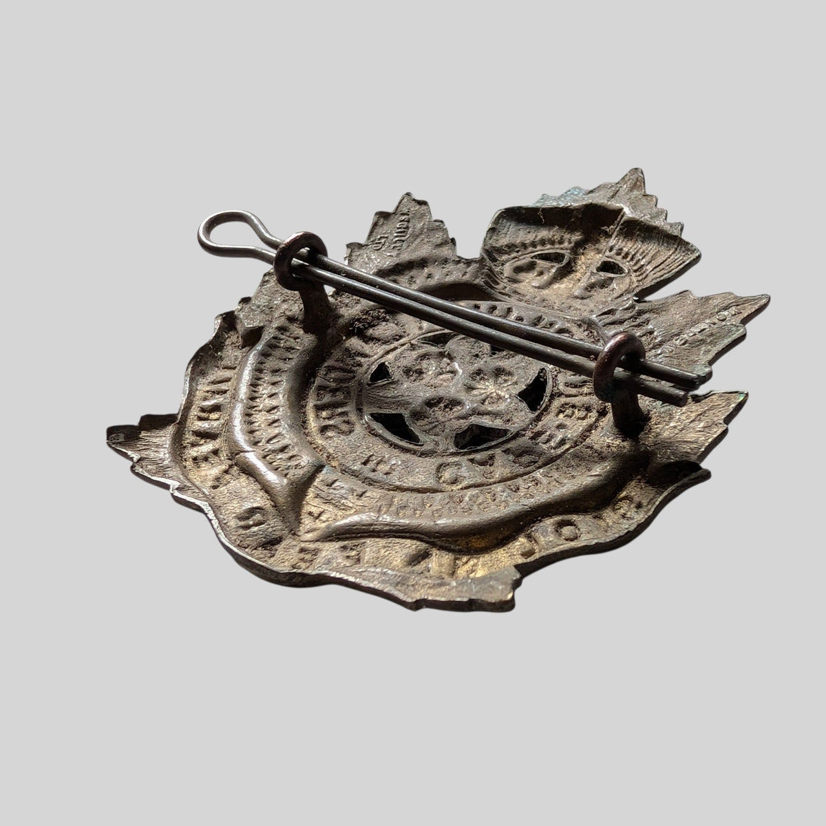 Canadian Cape Breton Highlanders Bimetal KC Cap Badge